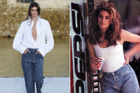 Le mannequin Kaia Gerber ouvre le défilé haute couture Valentino automne 23 en jean bleu ;  Cindy Crawford en jean coupé pour Pepsi en 1992.