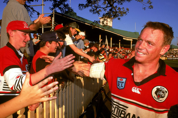 La légende des ours Greg Florimo après un match au North Sydney Oval en 1993.
