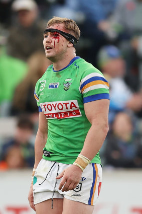 Hudson Young met son corps en jeu pour Canberra.