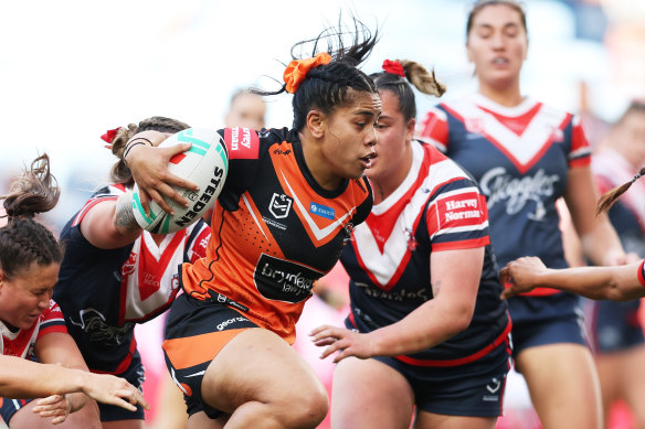 Sarah Togatuki a montré à ses nouveaux coéquipiers des Tigres comment procéder cette saison.