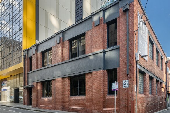 Le 565 Little Lonsdale Street est niché dans une forêt de tours.