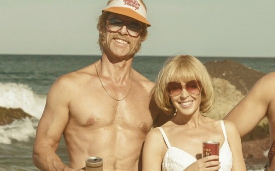 Guy Pearce et Kylie Minogue dans Swinging Safari, réalisé par Stephan Elliott, ancien résident de Bondi, qui vit désormais au Portugal.