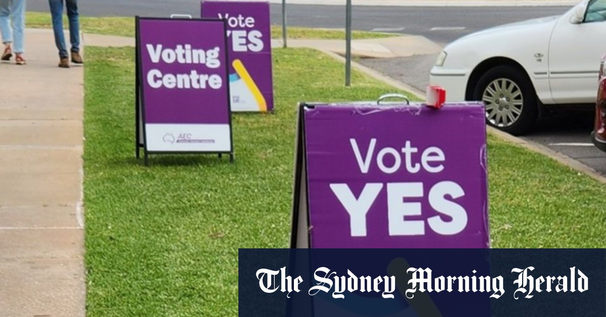 La campagne du Oui a été mise en garde par l'AEC concernant les panneaux violets « potentiellement trompeurs »