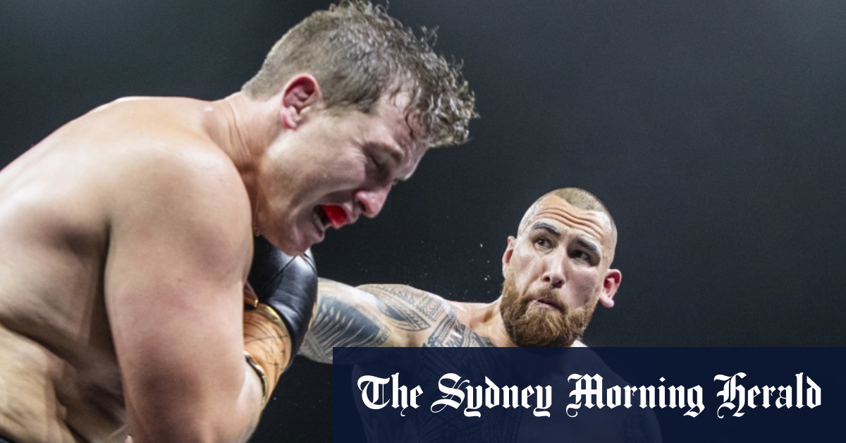 Le pilier du Melbourne Storm, Nelson Asofa-Solomona, fait une déclaration lors de ses débuts en boxe dans Battle on the Reef