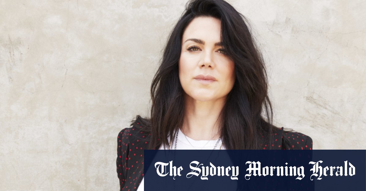 Vanessa Amorosi poursuit sa mère pour des maisons en Australie et en Californie