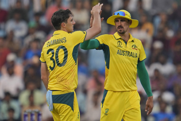 Le skipper australien Pat Cummins et Mitchell Starc.