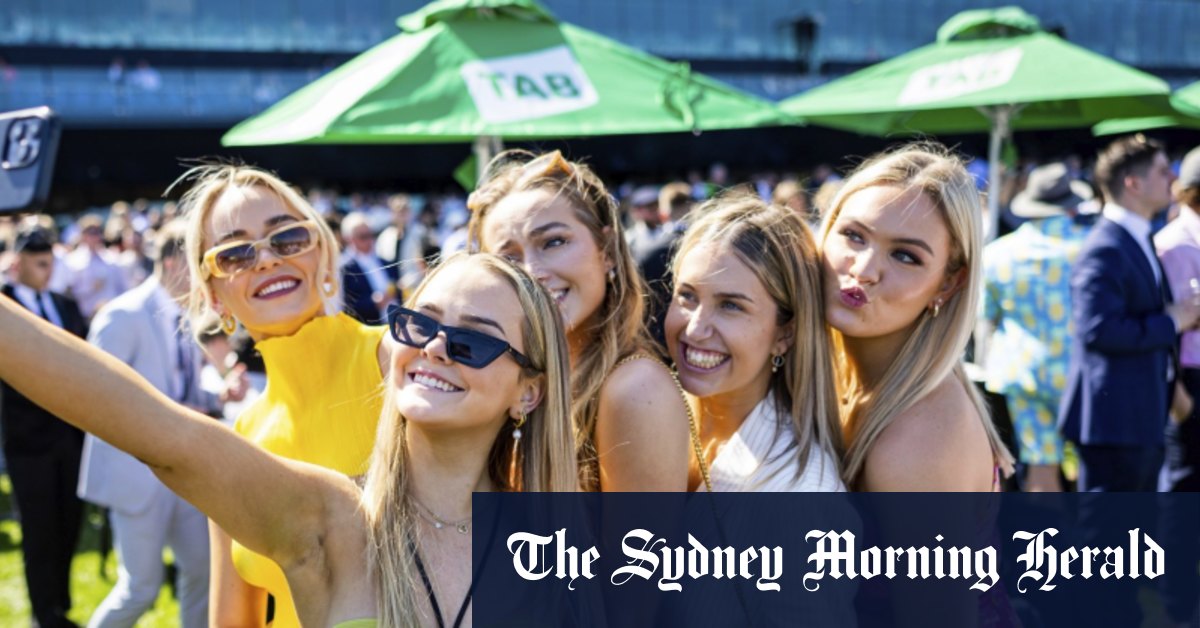 À l'Everest, les jeunes sont plus intéressés à danser qu'à se déguiser