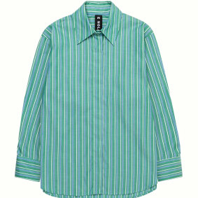 La polyvalence des chemises boutonnées surdimensionnées d'E Nolan séduit Jenna Holmes.