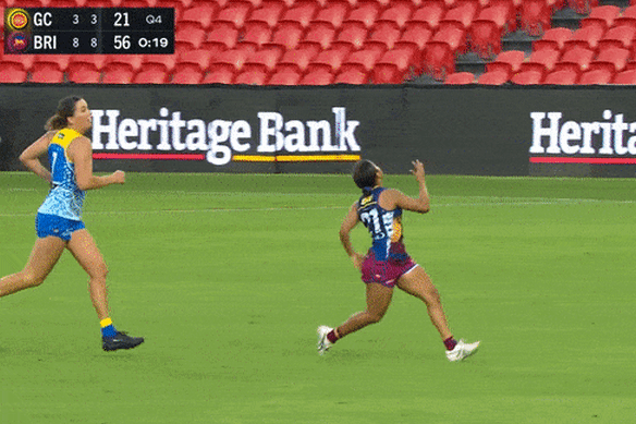 Le courage de Courtney Hodder de Gold Coast a été démontré contre Brisbane.