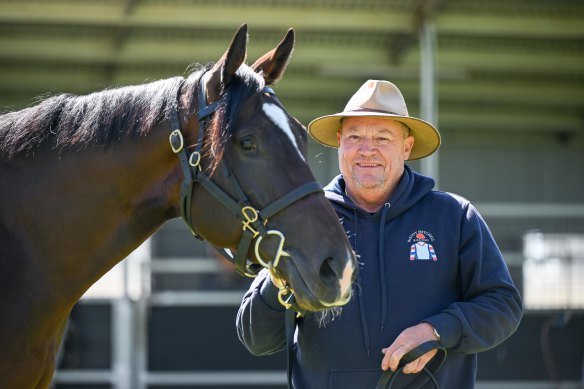 Tony McEvoy, photographié avec Veight, que Jamie Kah montera dans les Coolmore Stud Stakes.