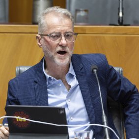 Le sénateur travailliste Tony Sheldon a participé à l'enquête du Sénat sur la décision controversée du Qatar.