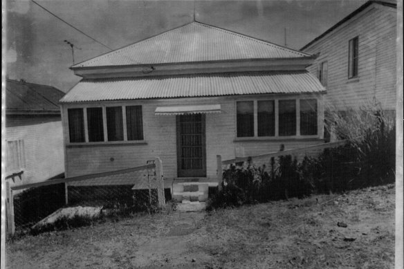 Là où tout a commencé... La maison au toit de tôle de Bill Hayden à Mabel Street, Highgate Hill, issue de son éducation ouvrière à Brisbane.