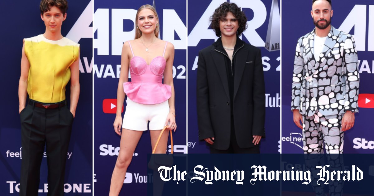 Troye Sivan mène les célébrités les mieux habillées