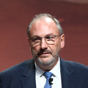 John Mullen quitte son poste de président de Telstra après 15 ans au sein de l'entreprise.