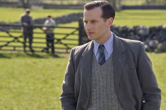 Nicholas Ralph dans le rôle de James Herriot dans Toutes les créatures, grandes et petites.