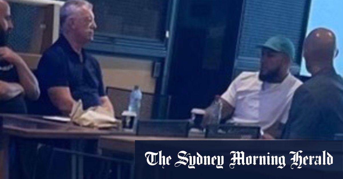 Phil Gould fait son discours à la star des Warriors, Fonua-Blake