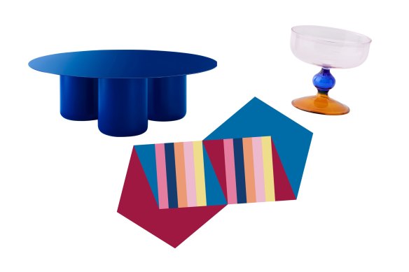 Table ronde « Séquence » ; Art adhésif « Flip it » ; Coupe de champagne « rétro ».