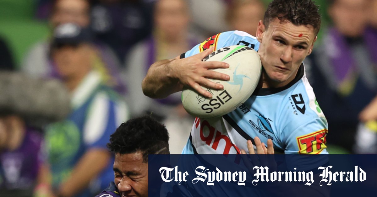 Connor Tracey en route pour les Buldogs de Canterbury lors d'un échange de joueurs