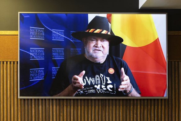 Dodson s'adresse au National Press Club par liaison vidéo depuis Broome en octobre.