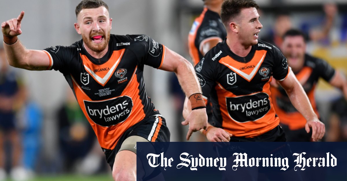 Les Wests Tigers font face à un coup de 1 million de dollars par an alors que la hache plane sur le président Lee Hagipantelis