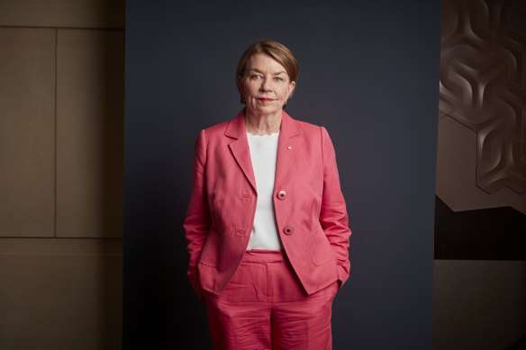 Anna Bligh, directrice générale de l'Australian Banking Association, affirme que les espèces ont encore un avenir en Australie. 
