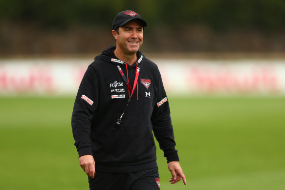L'entraîneur d'Essendon, Brad Scott, à l'entraînement samedi.