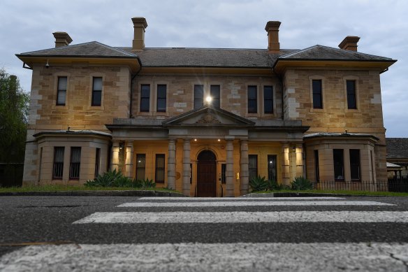 Le bâtiment Kirkbride dans le parc Callan. 