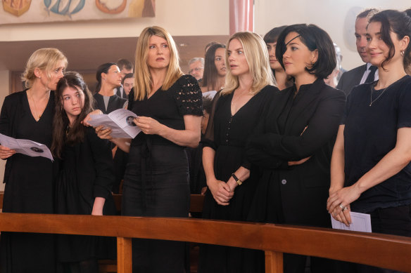 Anne-Marie Duff, Sharon Horgan, Eva Birthistle, Sarah Greene et Eve Hewson dans Bad Sisters : 