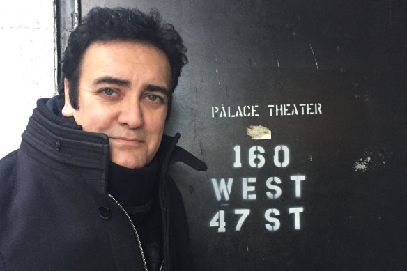 Thomas insiste sur le fait qu'en dehors de la scène, il est plutôt timide.