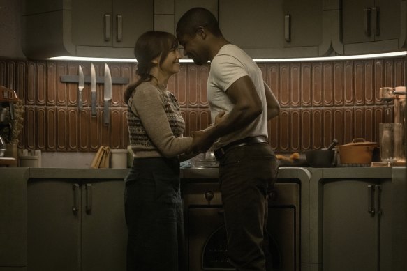 Rashida Jones et David Oyelowo dans Silo.