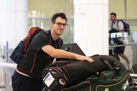 Le capitaine australien de cricket Pat Cummins revient à Sydney après sa victoire en Coupe du monde.
