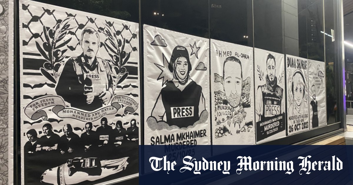 Les bureaux d'ABC Melbourne recouverts de portraits de journalistes palestiniens en signe de protestation