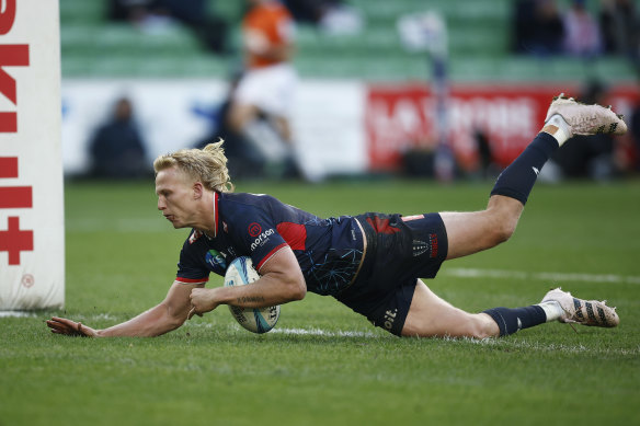 La star des Wallabies Carter Gordon marque pour Melbourne.