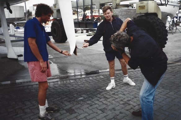 Le gouvernail fendu après une collision avec un crapet à bord du Ninety Seven lors du Sydney to Hobart de 1995.
