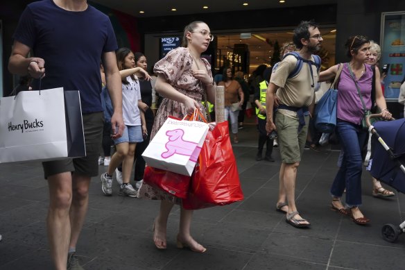 Les acheteurs du centre commercial Bourke Street de Melbourne pendant le Black Friday cette année.