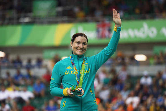 Meares célèbre sa médaille de bronze aux Jeux olympiques de Rio.
