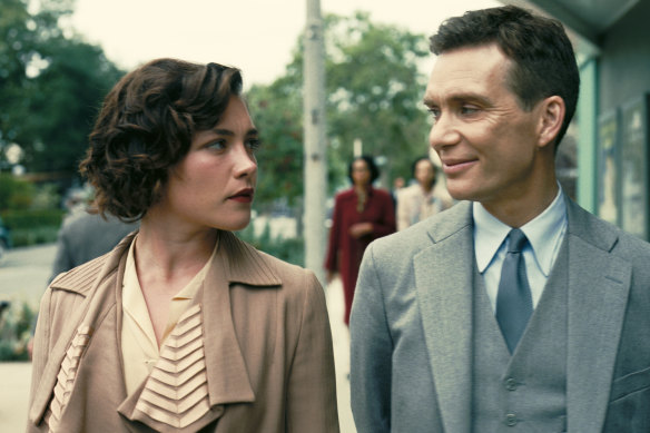 Florence Pugh incarne Jean Tatlock, la maîtresse d'Oppenheimer de Cillian Murphy.