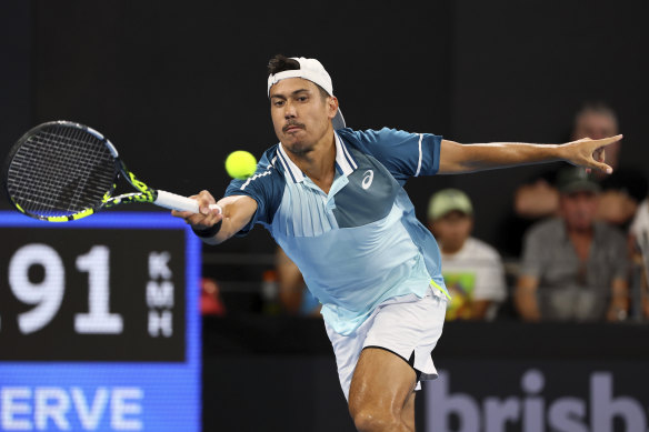 Jason Kubler joue un tir lors de son match contre Rafael Nadal.