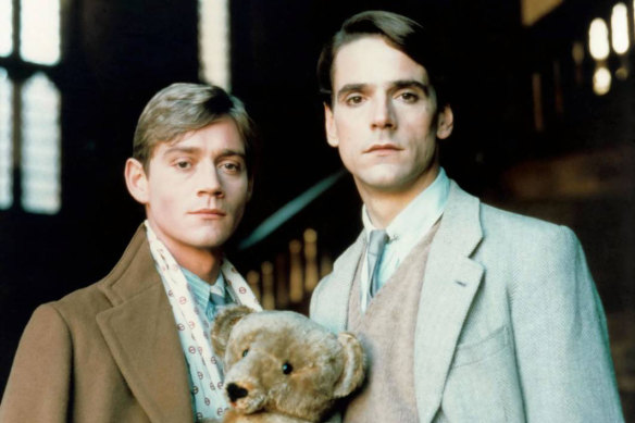 Anthony Andrews et Jeremy Irons dans Brideshead revisité.