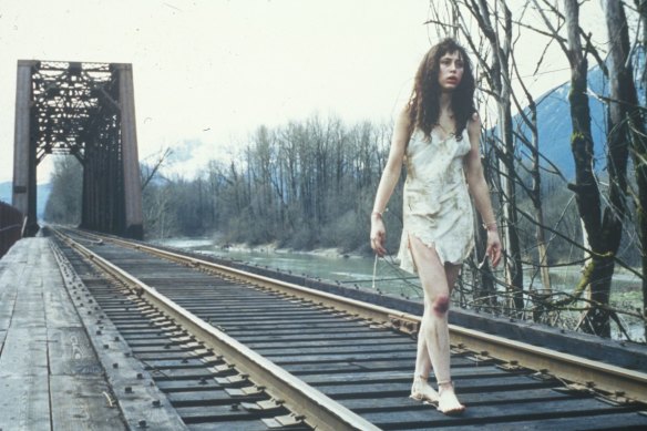 Le personnage de Ronette Pulaski dans une scène de Twin Peaks.