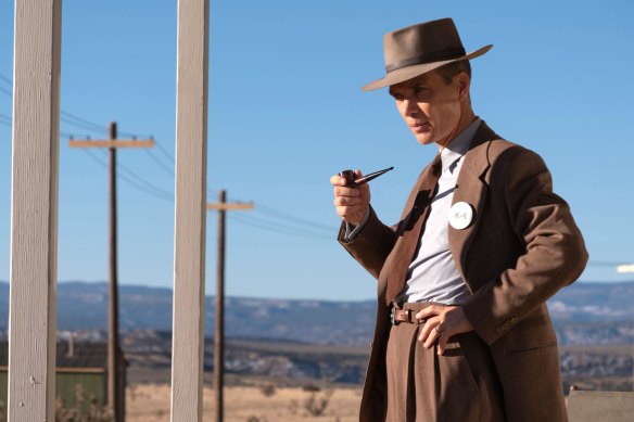 Cillian Murphy joue J. Robert Oppenheimer, dans Oppenheimer.