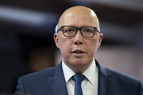 Le chef de l'opposition, Peter Dutton, a déclaré que les gens devraient boycotter Woolworths.