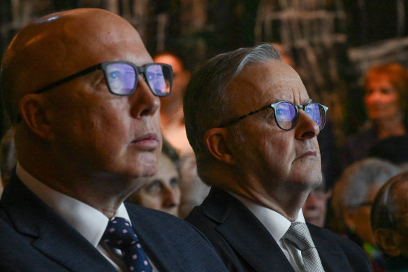 Nouvelle année, nouveaux lignes de bataille : le chef de l’opposition Peter Dutton et le Premier ministre Anthony Albanese.
