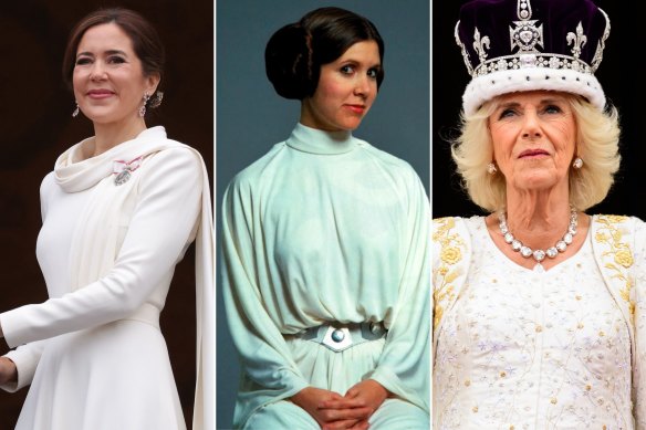 La reine Mary sur le balcon du palais de Christiansborg dans une robe de Soeren Le Schmidt ; Carrie Fisher dans le rôle de la princesse Leia dans Star Wars dans une robe conçue par John Mollo ; La reine Camilla sur le balcon du palais de Buckingham après son couronnement en mai dernier, vêtue d'une tunique de Bruce Oldfield.