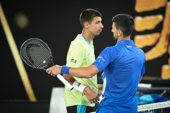 Novak Djokovic a battu Alexei Popyrin au deuxième tour de l'Open d'Australie.