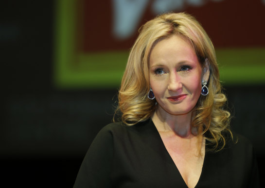 JK Rowling a écrit le premier roman de Cormoran Strike sous son nom de Robert Galbraith. Ce n’est qu’après sa publication qu’elle a été démasquée en tant qu’auteur.
