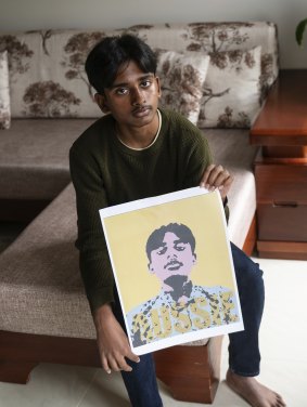 Bhargav Raghavendra, un élève de 13 ans à l'école secondaire Oakhill à Castle Hill, Nouvelle-Galles du Sud, avec son autoportrait.