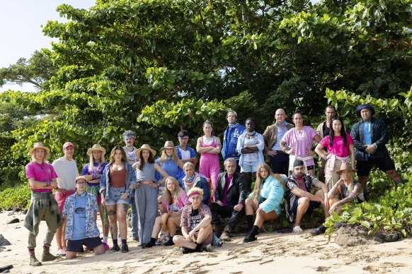 Le tout nouveau casting d'Australian Survivor : Titan v Rebels sur place aux Samoa. 