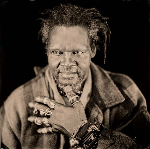 Artiste visuel et musicien expérimental Lonnie Holley.