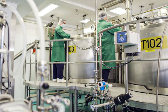 Le processus de fabrication d’un sérum antivenin peut prendre jusqu’à 18 mois.